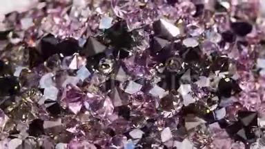 许多深紫色钻石宝石的背景，环准备